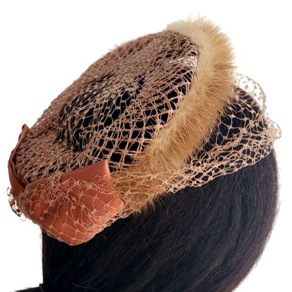 Pillbox Hat 1940s 50s Crochet Net Mink Fur Brown Satin Bow - Picture 7 of 10